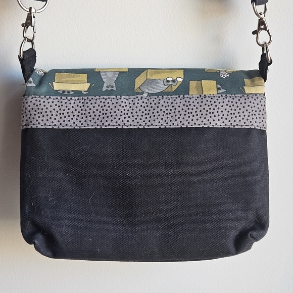 Fabrikate Handmade Adjustable Cat-Themed Wallet Purse - Picture 15 of 15